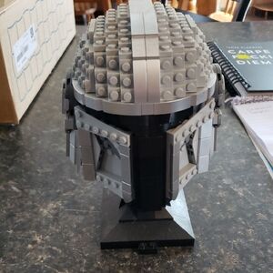 LEGO Mandalorian Helmet in Gray and Black